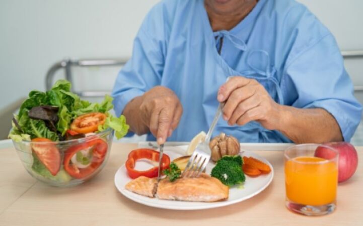Yaşlı Hastalar İçin Sağlıklı Beslenme Önerileri